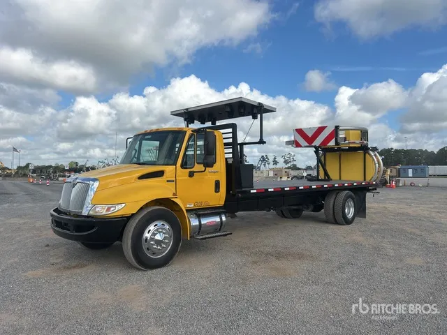 2013 International 4300 4x2 Attenuator Truck