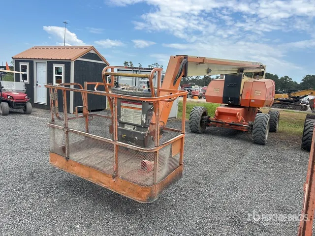 2017 JLG 800A 4WD Diesel Articulating Boom Lift