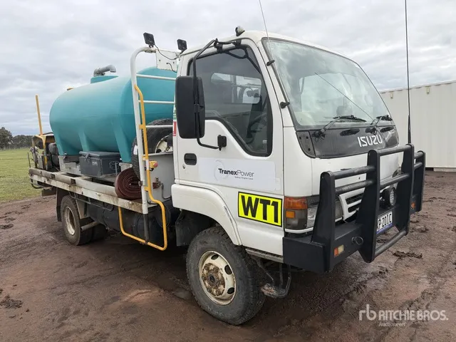 2003 Isuzu NPS 300 5000 L 4x4 Water Truck