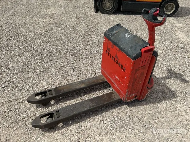 2002 Linde T18 Electric Pallet Jack