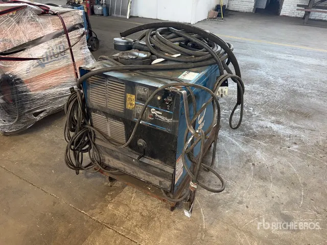 400 A Mobile Multi-Process Electric Welder