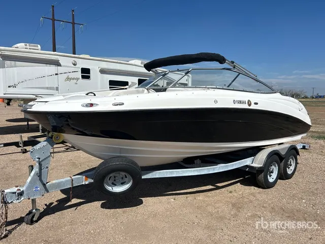2007 Yamaha AR210 21 ft Jet Boat w/2017 Midwest Trailer