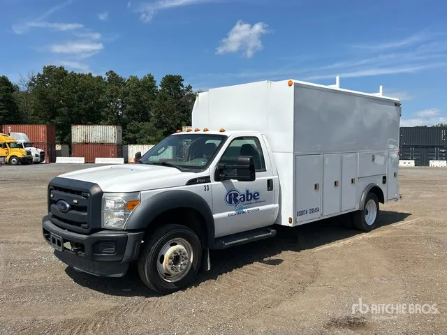 2016 Ford F-450 XL 4x2 Utility Truck