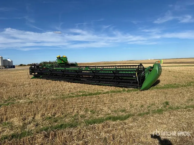2015 John Deere 635D 35 ft Draper Combine Header