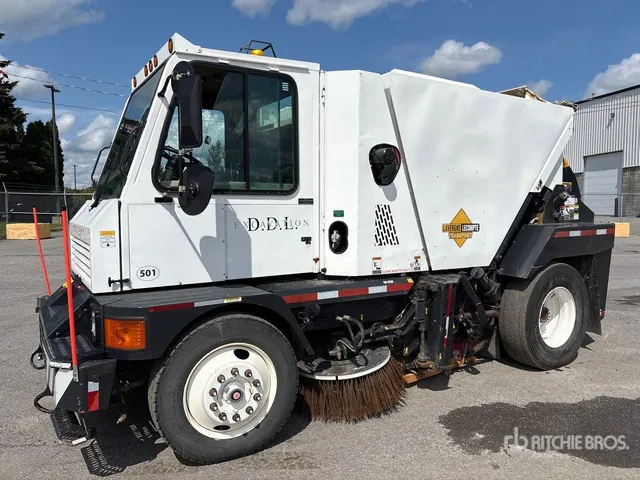 2014 GLB 4000 Sweeper Truck