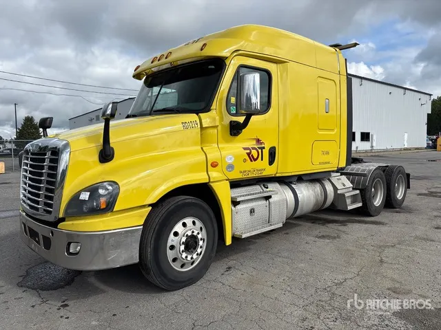 2018 Freightliner Cascadia 125 6x4 T/A Sleeper Truck Tractor