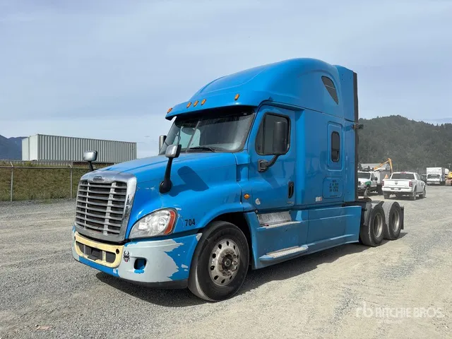 2015 Freightliner Cascadia 6x4 T/A Sleeper Truck Tractor