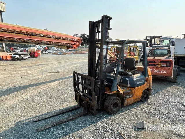 2006 Toyota 40-7FGK25 1750 kg Pneumatic Tire Forklift (Inoperable)