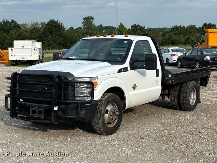 2015 Ford F350 Super Duty XL flatbed pickup truck