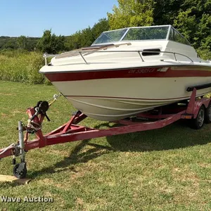 1982 Celebrity Boat Inc 210V boat