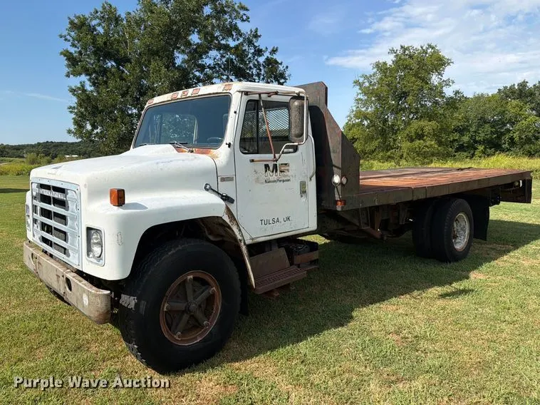 1980 International 1754 rollback truck