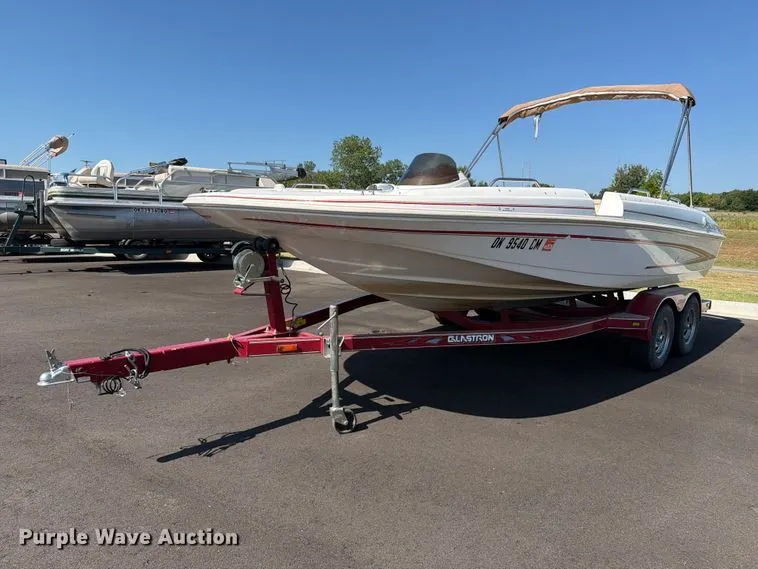 2005 Glastron 1900 BR boat