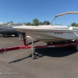 2005 Glastron 1900 BR boat