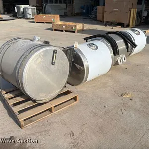 (4) hydraulic fluid tanks