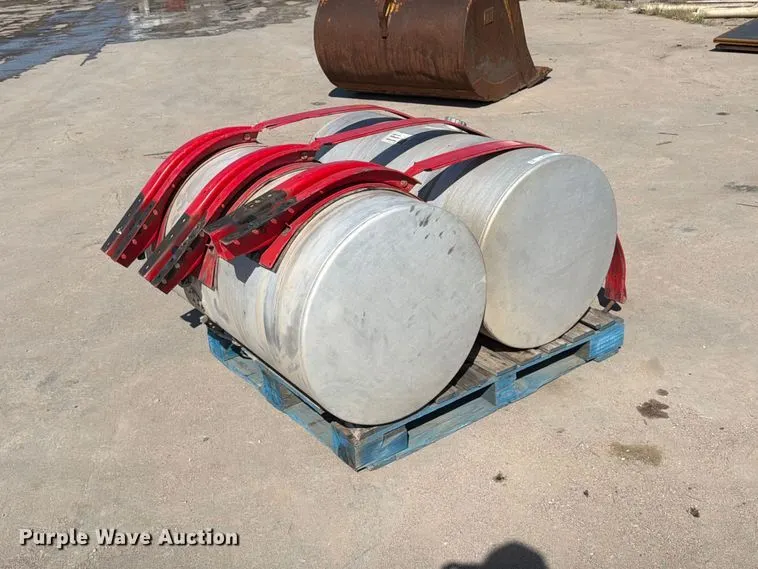 (2) fuel tanks