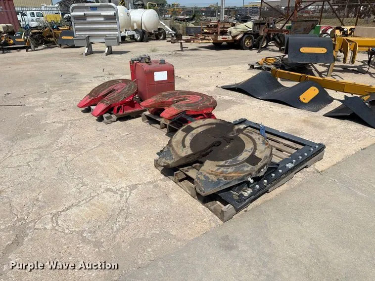 (3) fifth wheel plates