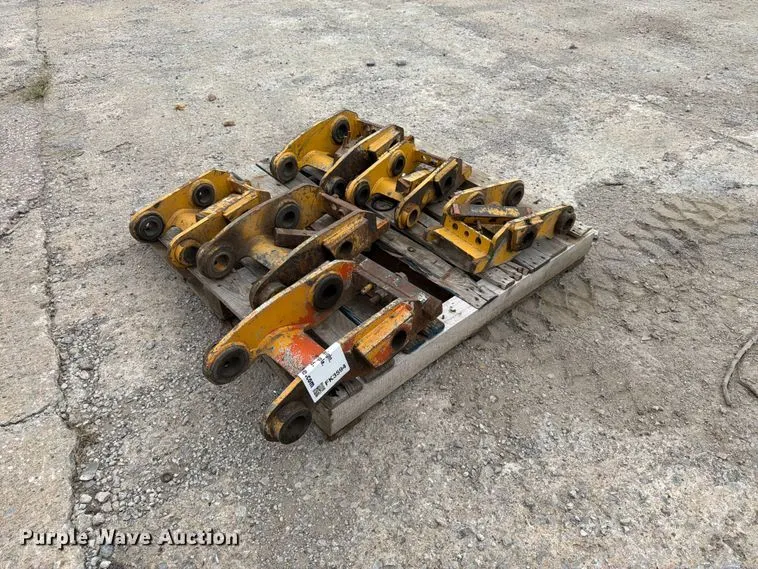 Mini excavator side links