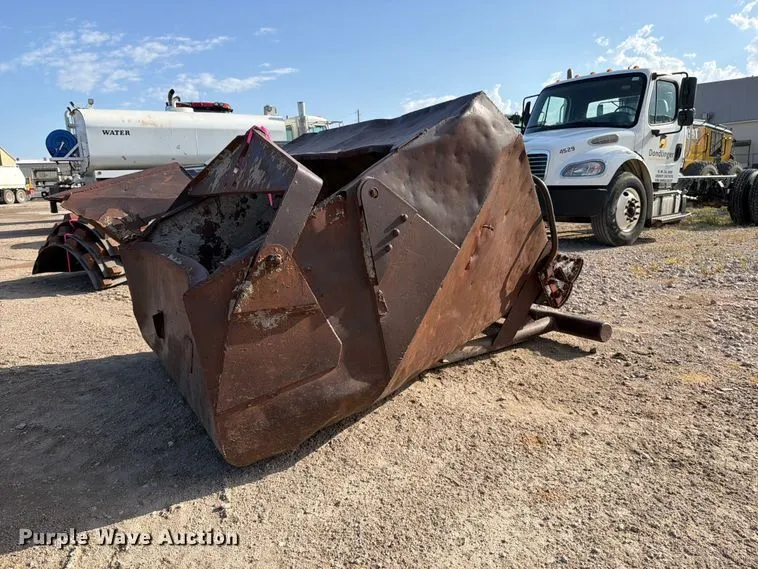 Concrete bucket