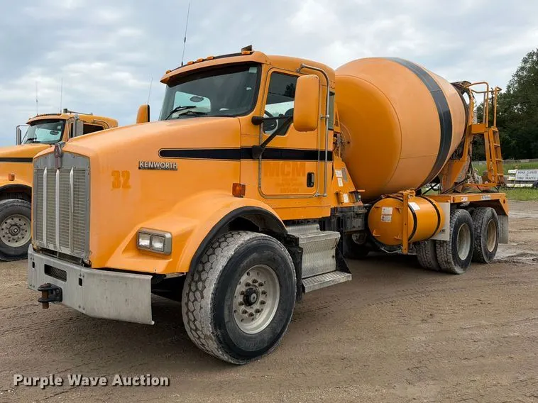 2006 Kenworth T800 ready mix truck