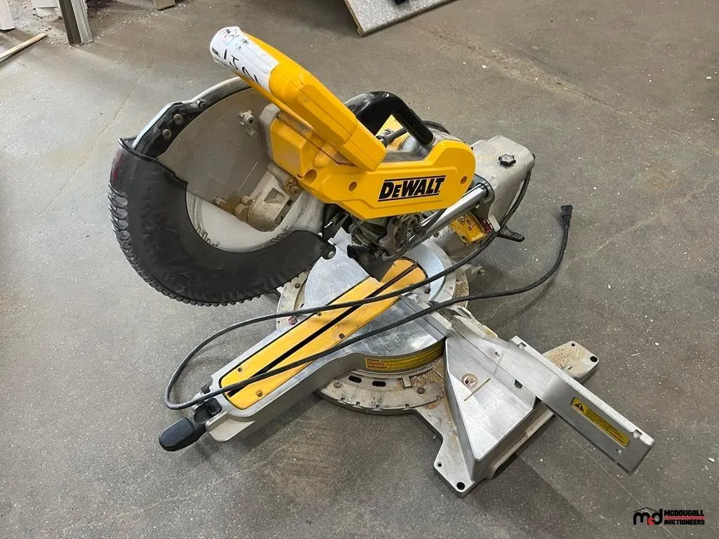 DeWalt DWS779 Sliding Compound Miter Saw
UNRESERVED