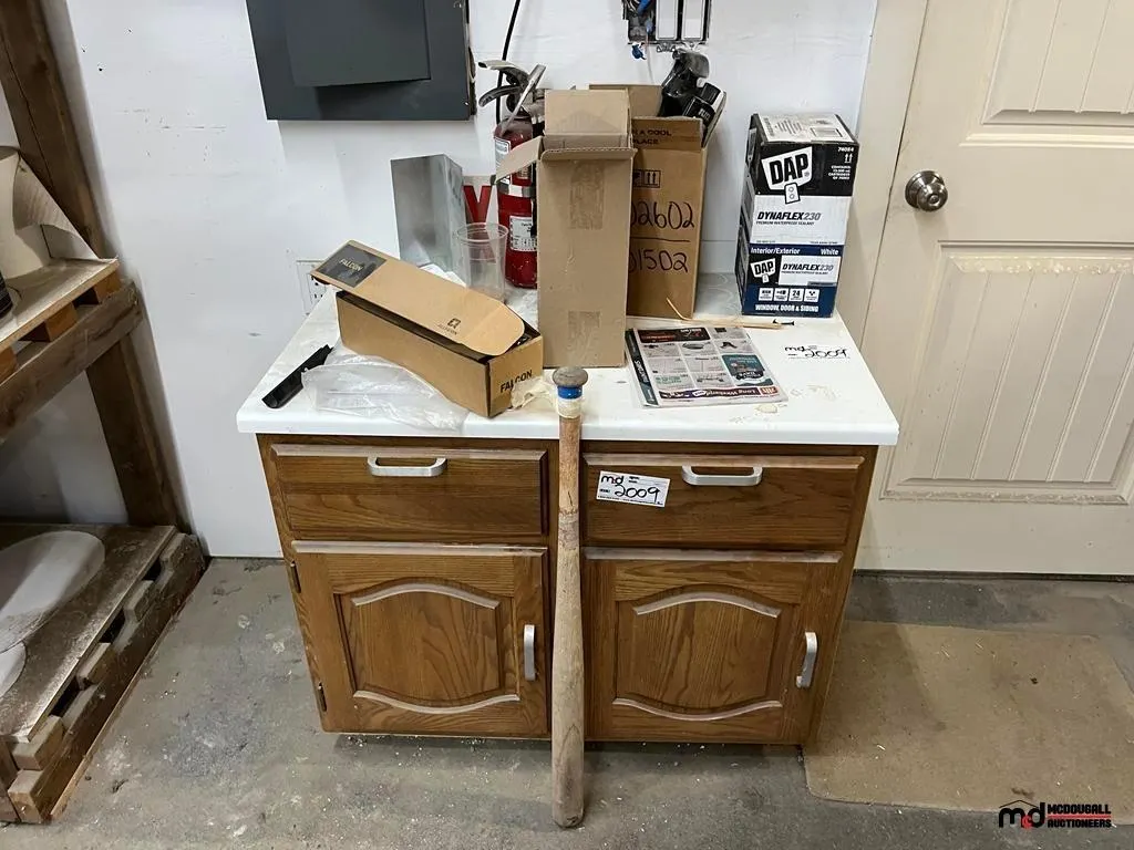 Cabinet and Contents
UNRESERVED