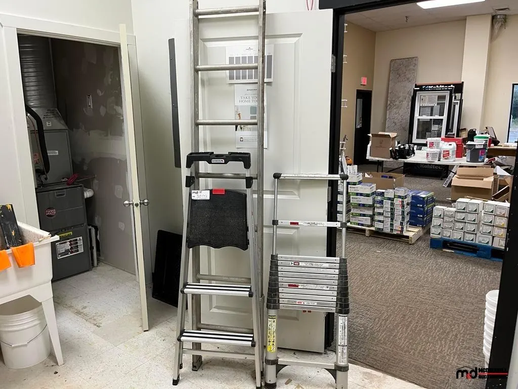 (3) Assorted Ladders
UNRESERVED