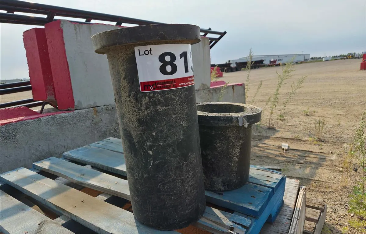 Two Black Flanged Pipe Fittings
UNRESERVED