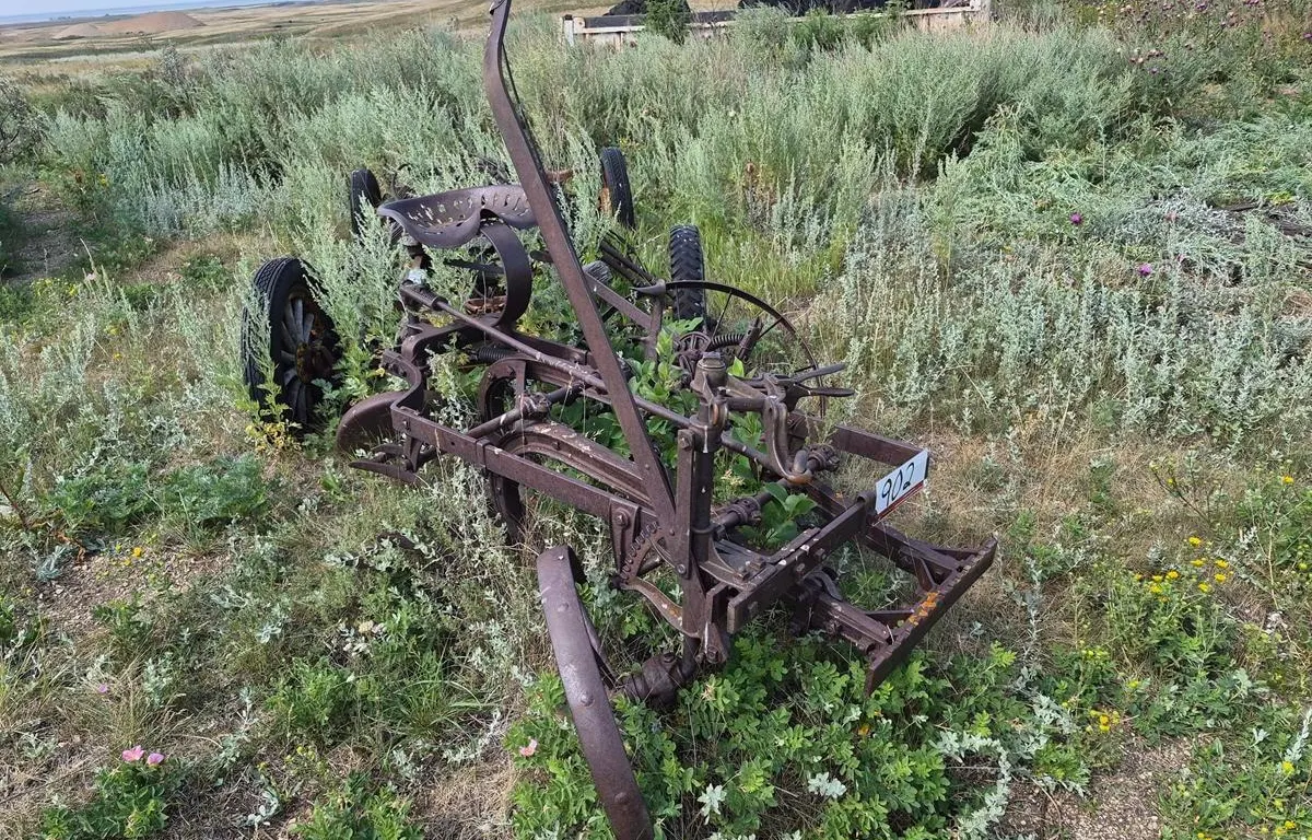 Antique Cultivator
UNRESERVED