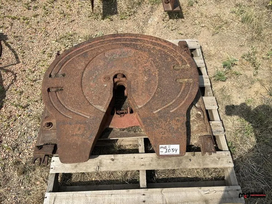 Holland Fifth Wheel Hitch Assembly
UNRESERVED