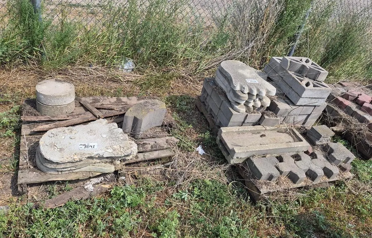 Assorted Concrete Blocks and Landscape Pieces
UNRESERVED