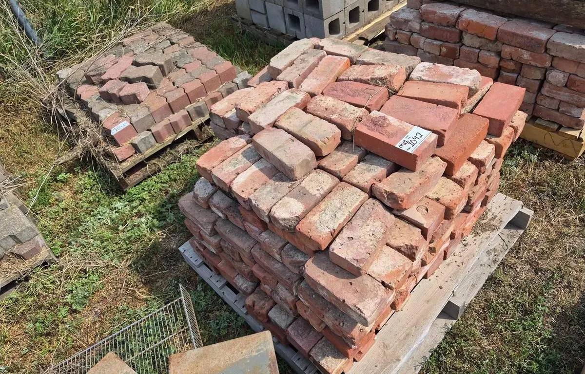 Mixed Reclaimed Bricks
UNRESERVED