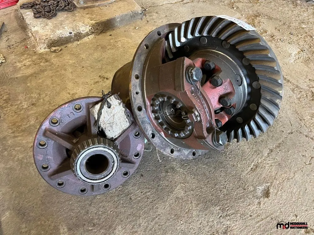 Loader W26 Differential Carrier Assembly
UNRESERVED