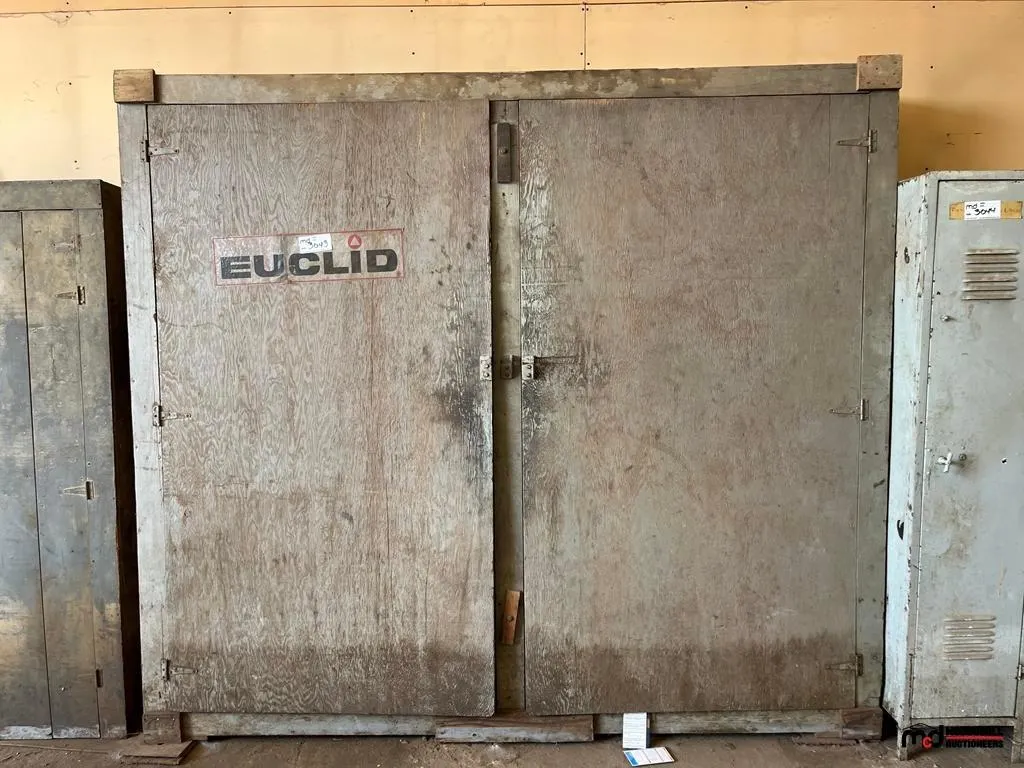 8' x 7' Cabinet, Assorted Filters & More
UNRESERVED