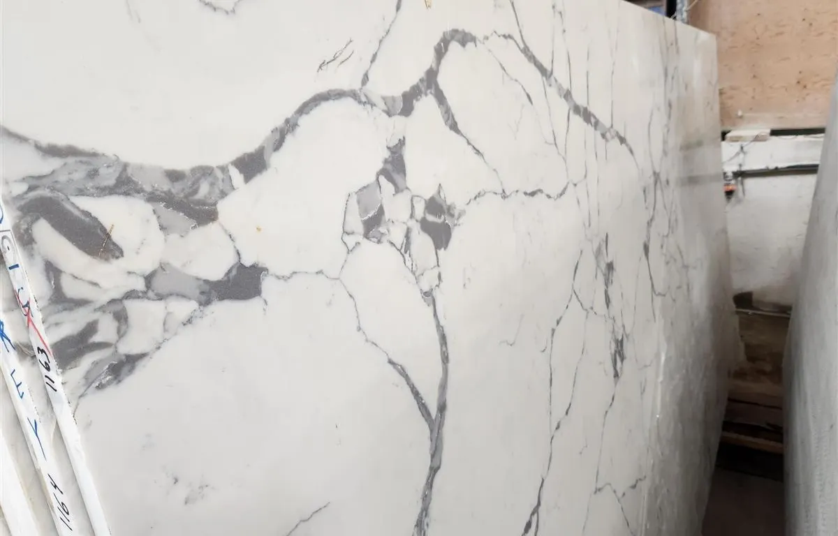 White and Grey Veined Quartz Slab
UNRESERVED