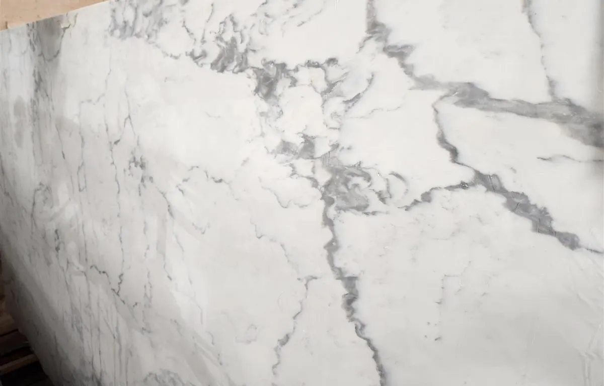 White and Grey Veined Quartz Slab
UNRESERVED