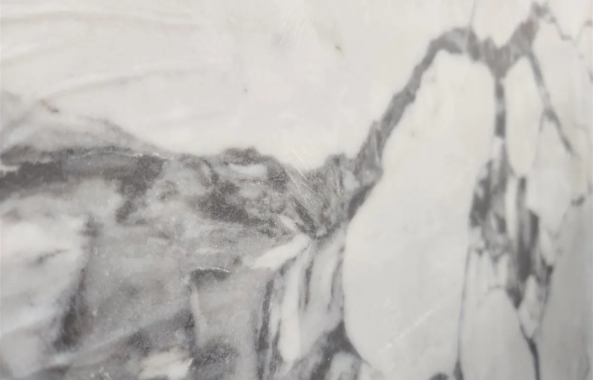 (4) White and Grey Veined Quartz Slabs
UNRESERVED