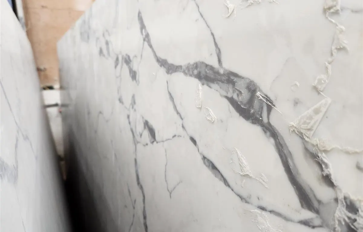 White and Grey Veined Quartz Slab
UNRESERVED