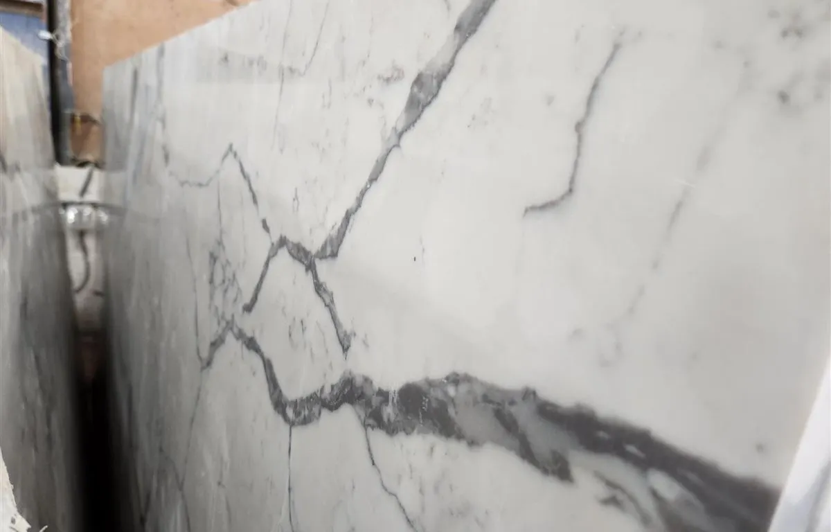 White and Grey Veined Quartz Slab
UNRESERVED