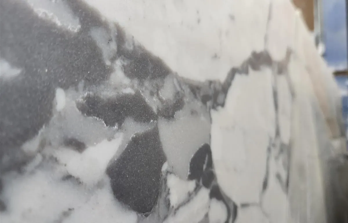 (3) White and Grey Veined Quartz Slabs
UNRESERVED