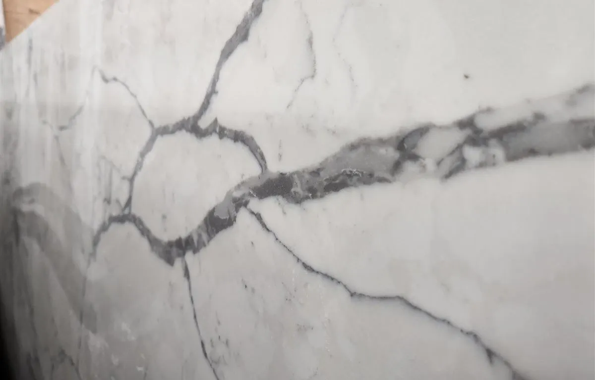 White and Grey Veined Quartz Slab
UNRESERVED