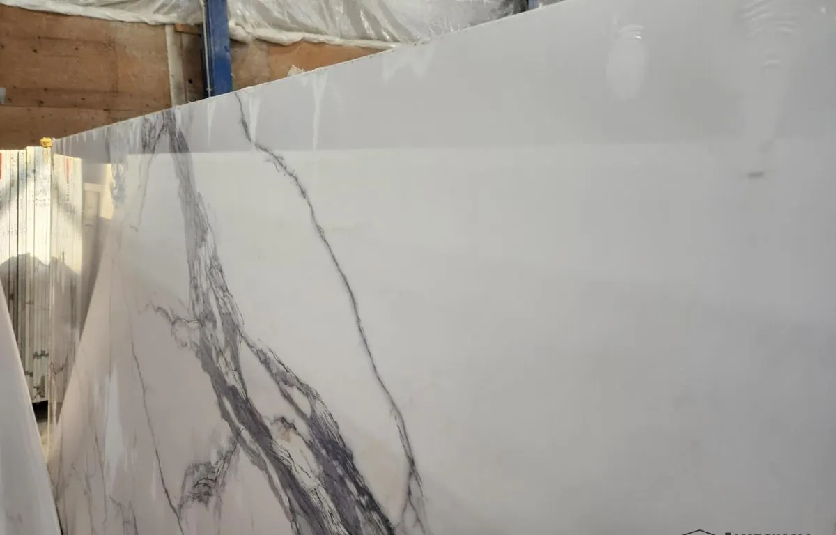(2) White and Grey Porcelain Slabs
UNRESERVED