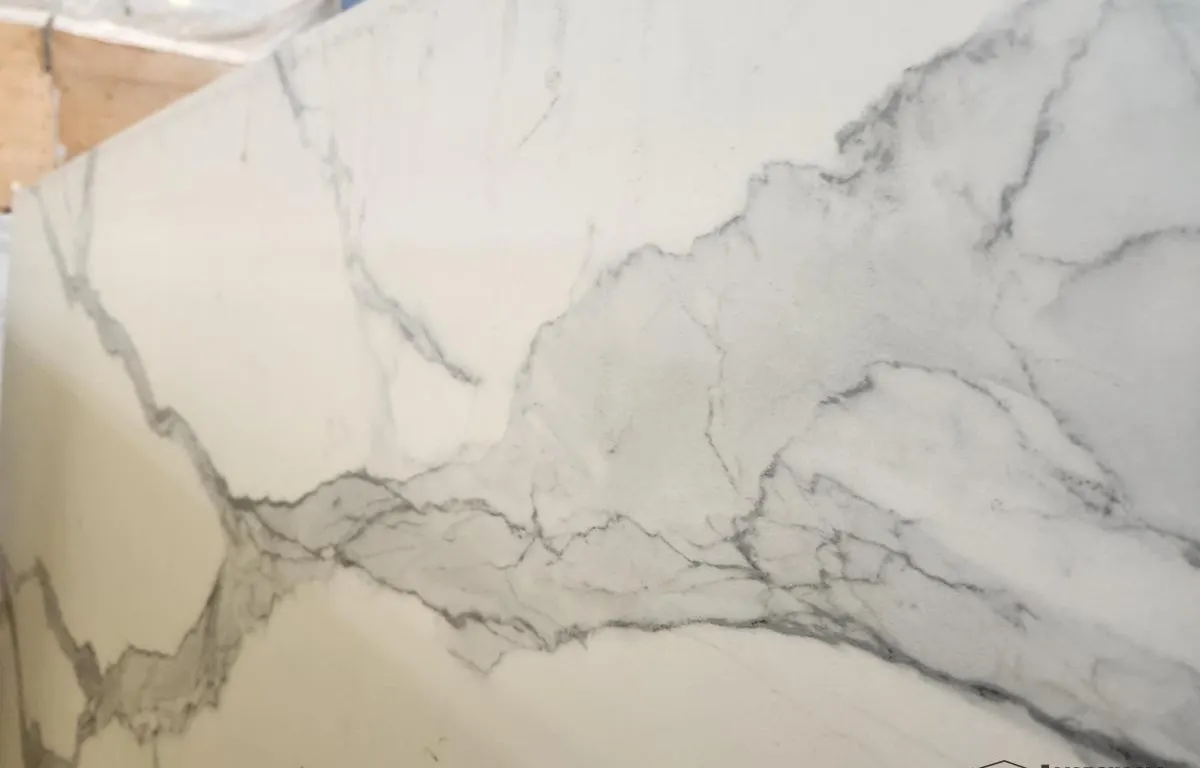 (5) White and Grey Porcelain Slabs
UNRESERVED