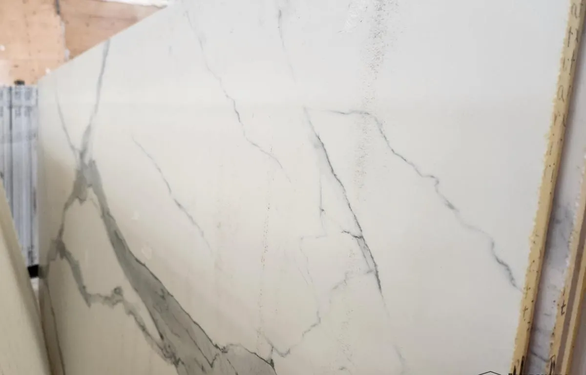 (3) White and Grey Porcelain Slabs
UNRESERVED