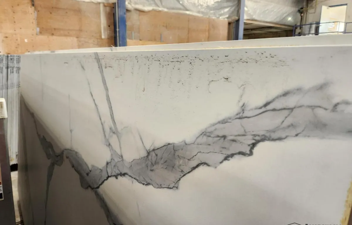 White and Grey Porcelain Slab
UNRESERVED