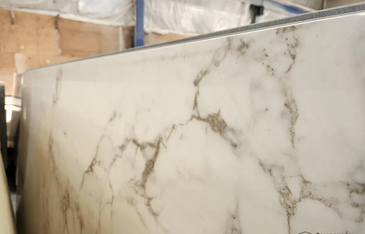 White and Grey Porcelain Slab
UNRESERVED