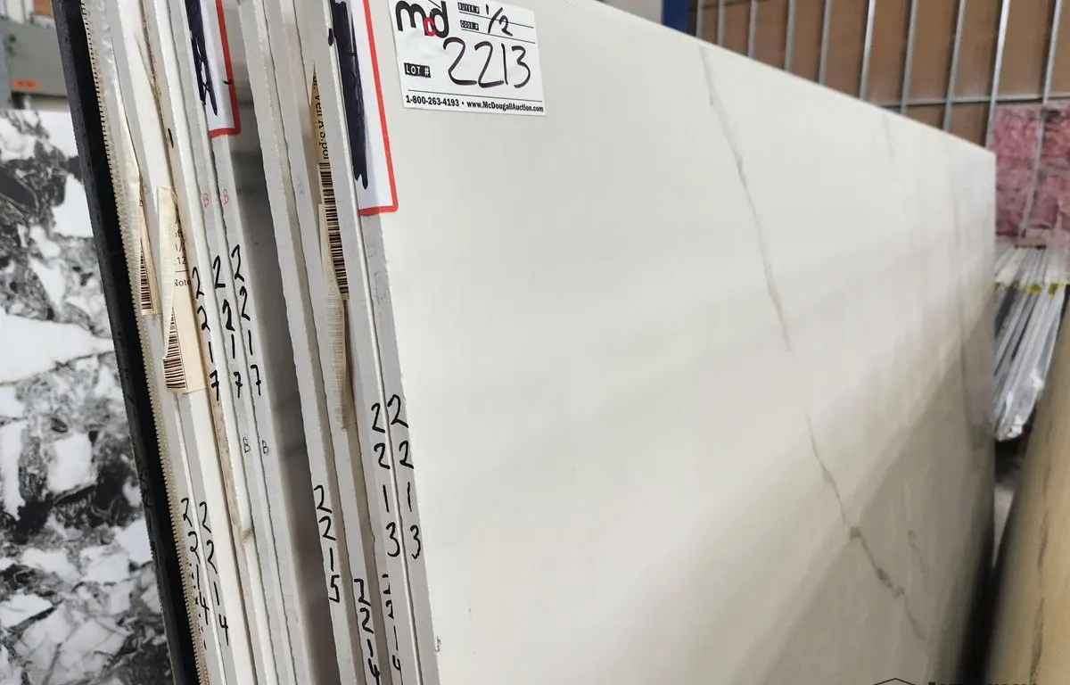 (2) White and Grey Porcelain Slabs
UNRESERVED