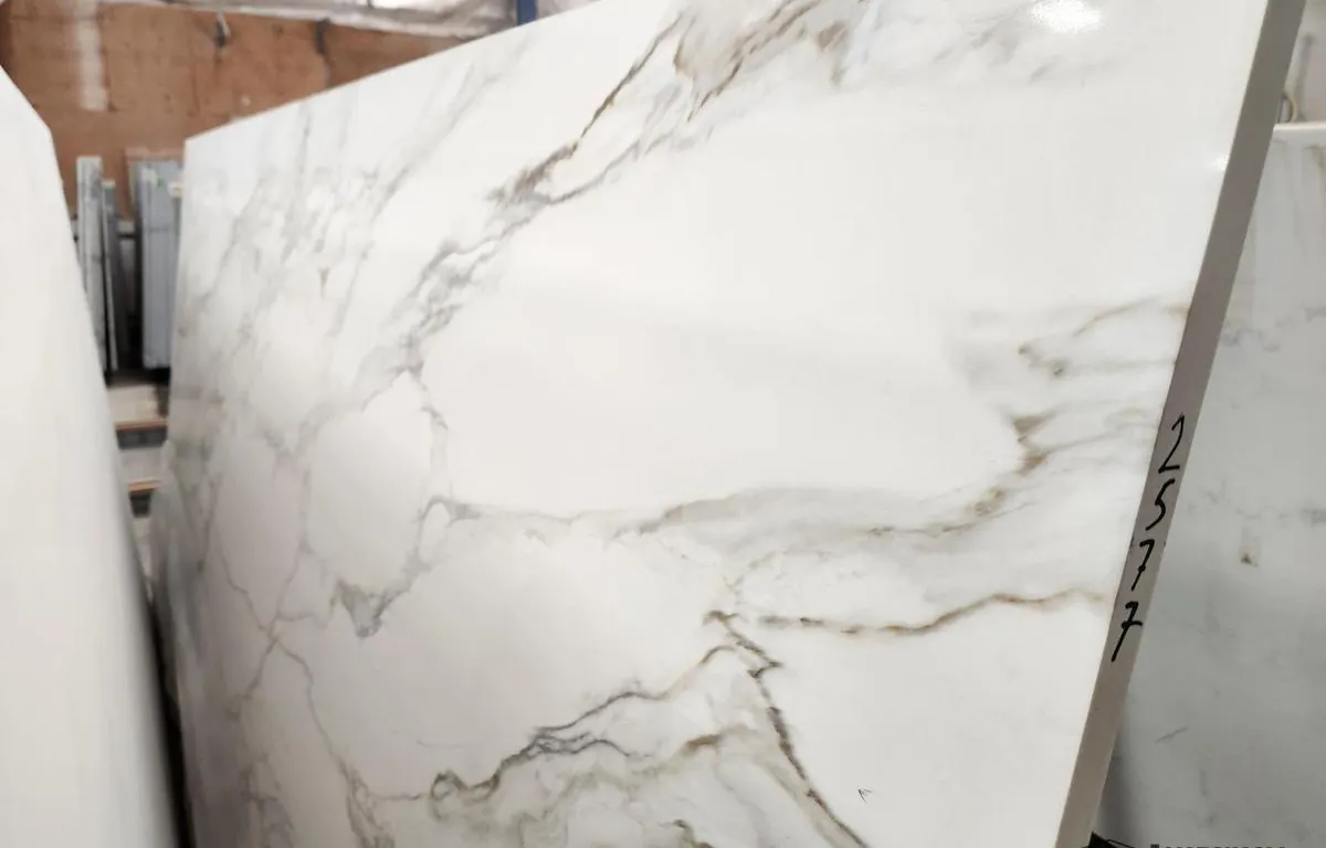 (6) White and Grey Quartz Slabs
UNRESERVED