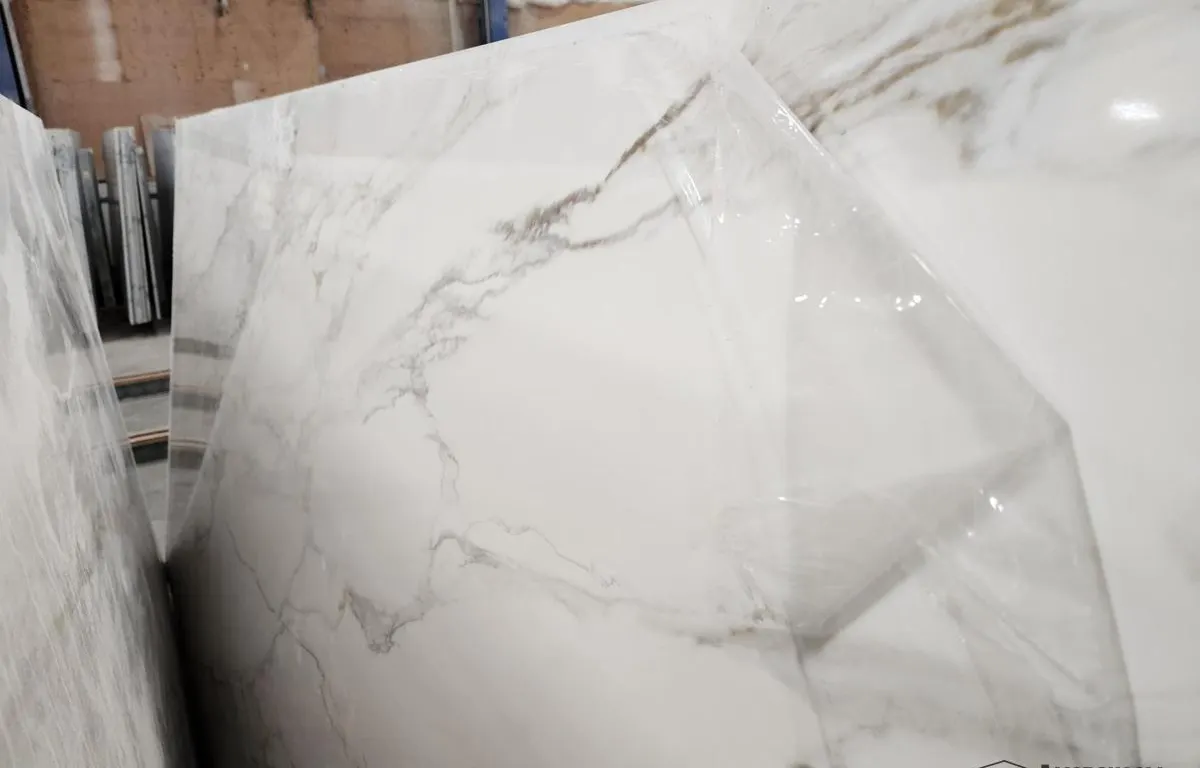 (5) Azure Quartz Slabs
UNRESERVED