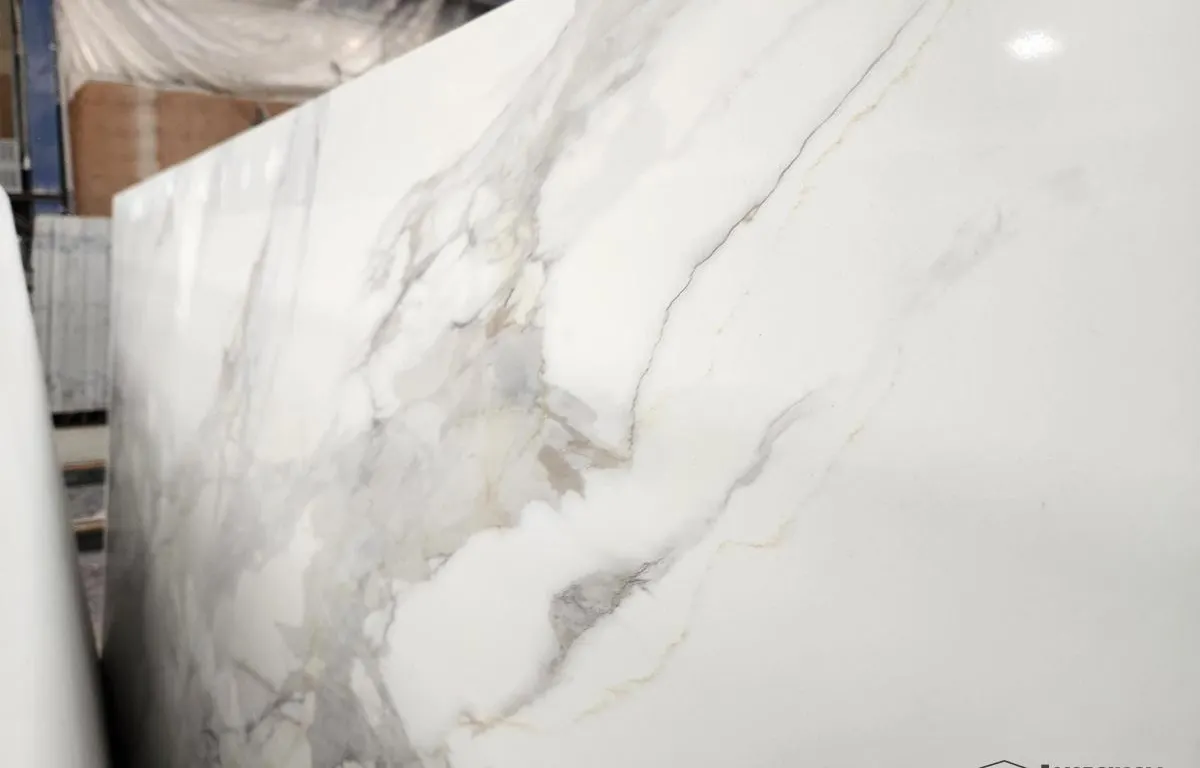 (4) White and Grey Quartz Slabs
UNRESERVED