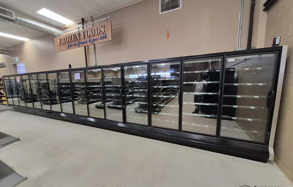 39' Hussmann 15-Glass Door Freezer
